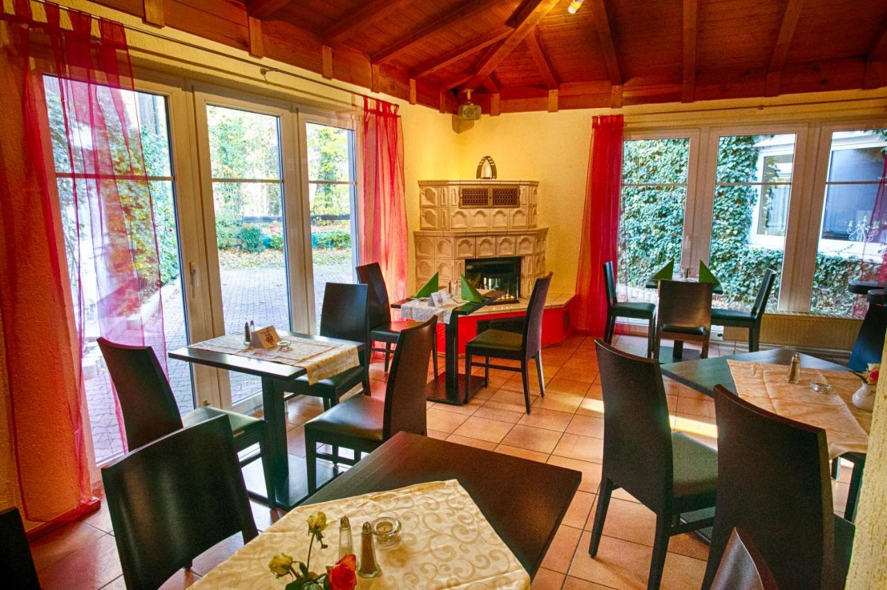 Hotel Rosengarten Leipzig-Naunhof Екстериор снимка